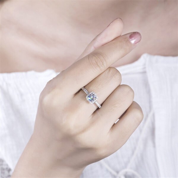 Bague de luxe en diamant rond et carré avec moissanite pour femme – Image 6