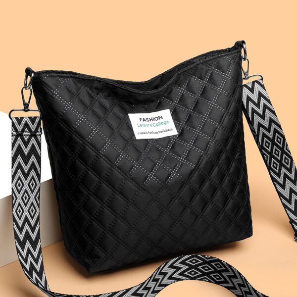 Sac à bandoulière matelassé tendance avec texture en treillis de diamant et grande capacité