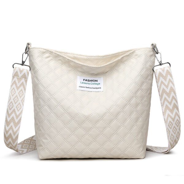 Sac à bandoulière matelassé tendance avec texture en treillis de diamant et grande capacité – Image 5