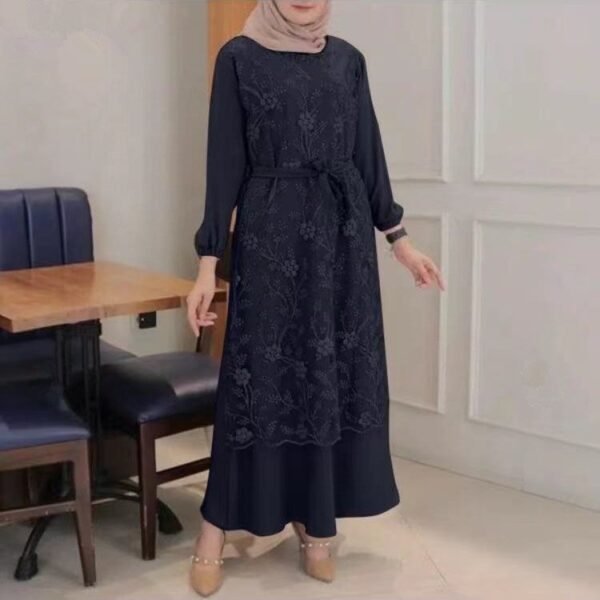 Robe musulmane à col rond et dentelle fleurie – Image 10